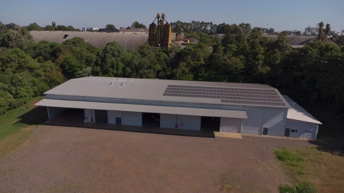 Pavilhão industrial pré-fabricado entregue pela Pórtico