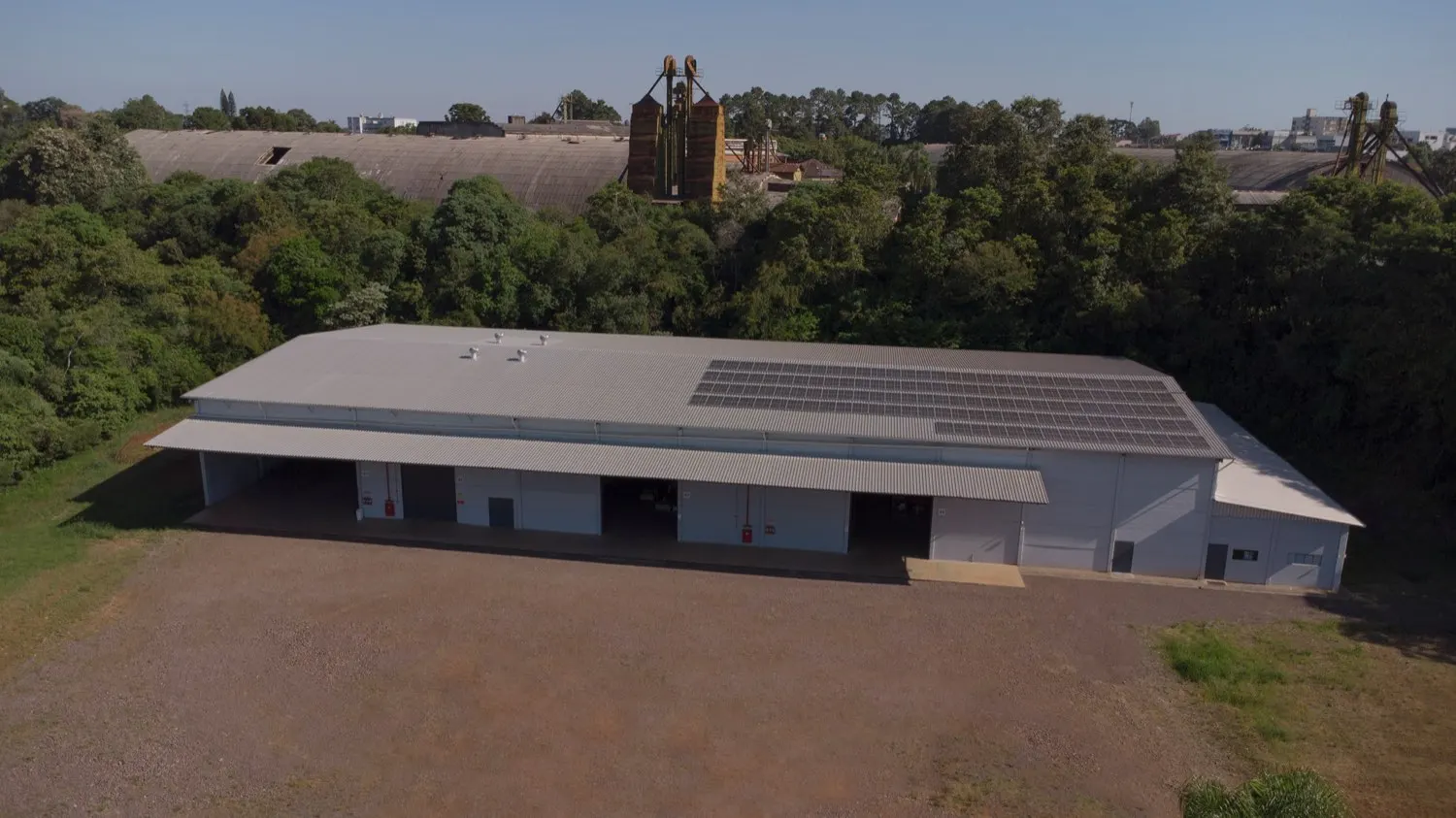 Pavilhão industrial pré-fabricado entregue pela Pórtico