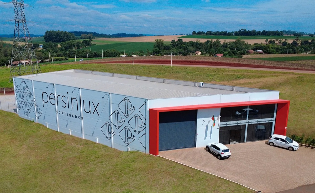 Planta industrial da Persinlux em estrutura pré-fabricada