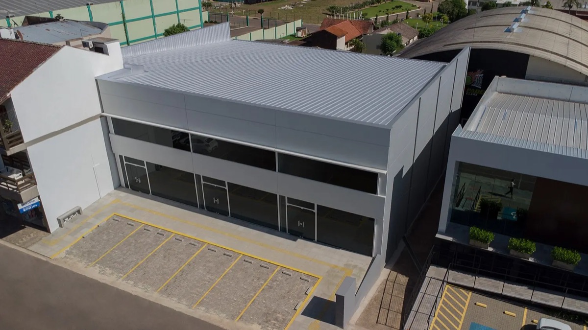 Conjunto de salas comerciais em estrutura pré-fabricada